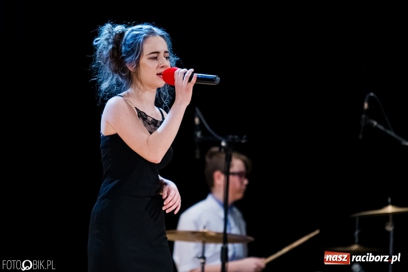 Zdjęcie w galerii na portalu naszraciborz.pl: Koncert kolęd i pastorałek uczniów I LO i SP 4 wiadomości z regionu