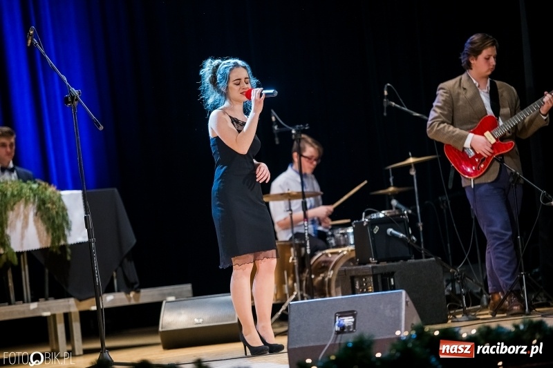 Zdjęcie w galerii na portalu naszraciborz.pl: Koncert kolęd i pastorałek uczniów I LO i SP 4 wiadomości z regionu
