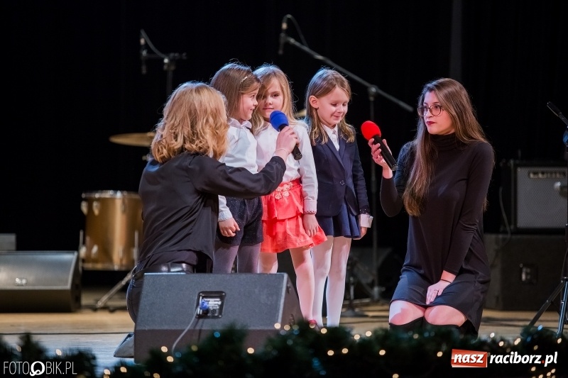 Zdjęcie w galerii na portalu naszraciborz.pl: Koncert kolęd i pastorałek uczniów I LO i SP 4 wiadomości z regionu