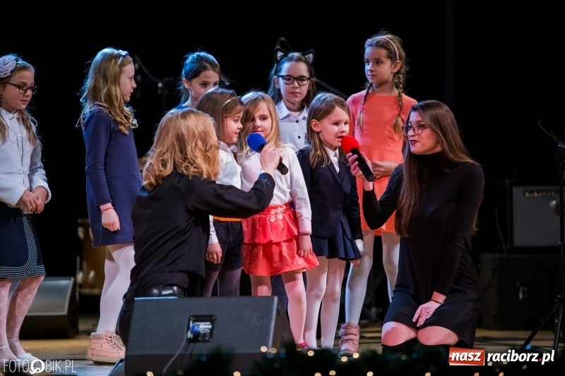 Zdjęcie w galerii na portalu naszraciborz.pl: Koncert kolęd i pastorałek uczniów I LO i SP 4 wiadomości z regionu