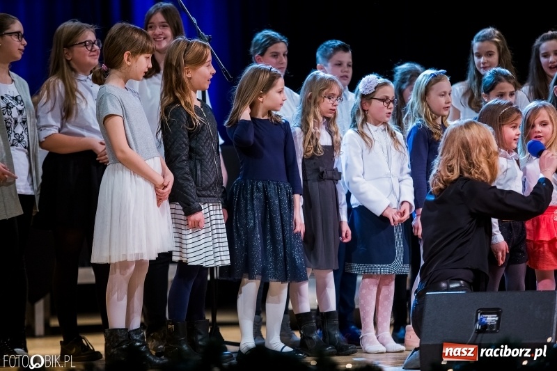 Zdjęcie w galerii na portalu naszraciborz.pl: Koncert kolęd i pastorałek uczniów I LO i SP 4 wiadomości z regionu
