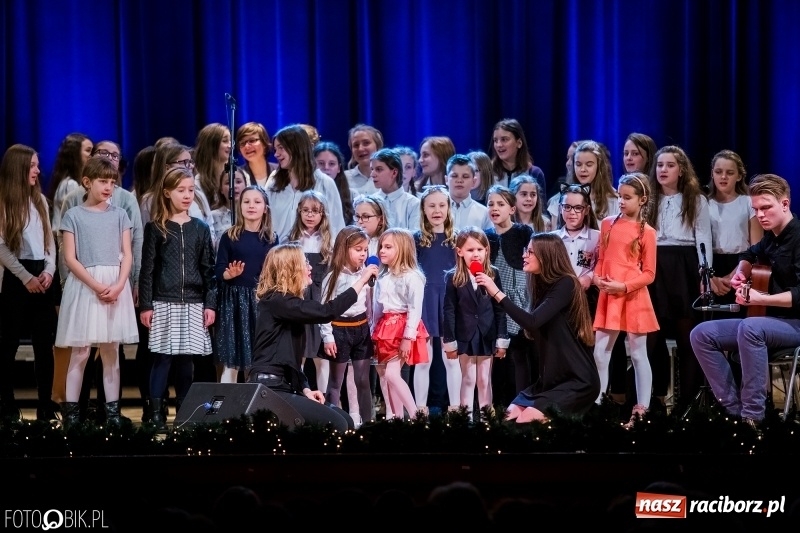 Zdjęcie w galerii na portalu naszraciborz.pl: Koncert kolęd i pastorałek uczniów I LO i SP 4 wiadomości z regionu