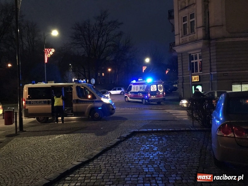 Zdjęcie w galerii na portalu naszraciborz.pl: Piątkowy wypadek na Podwalu. 82-latka z obrażeniami trafiła do szpitala wiadomości z regionu