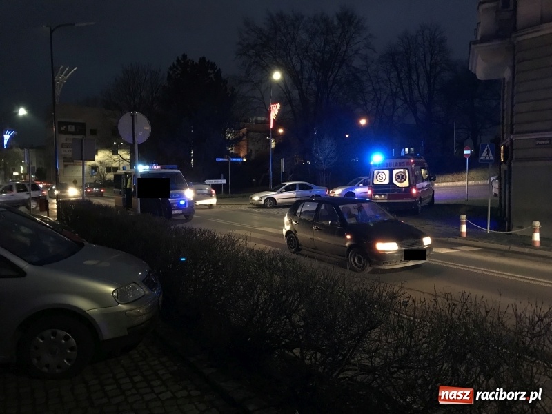 Zdjęcie w galerii na portalu naszraciborz.pl: Piątkowy wypadek na Podwalu. 82-latka z obrażeniami trafiła do szpitala wiadomości z regionu