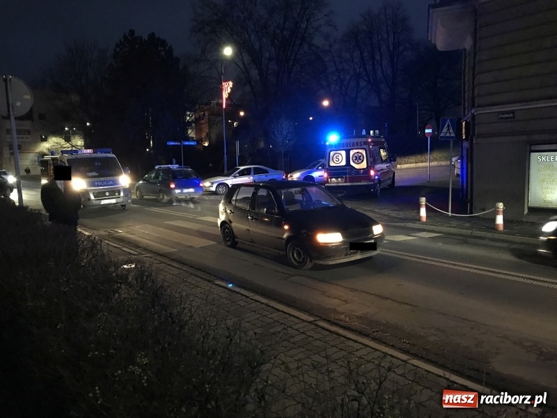 Zdjęcie w galerii na portalu naszraciborz.pl: Piątkowy wypadek na Podwalu. 82-latka z obrażeniami trafiła do szpitala wiadomości z regionu