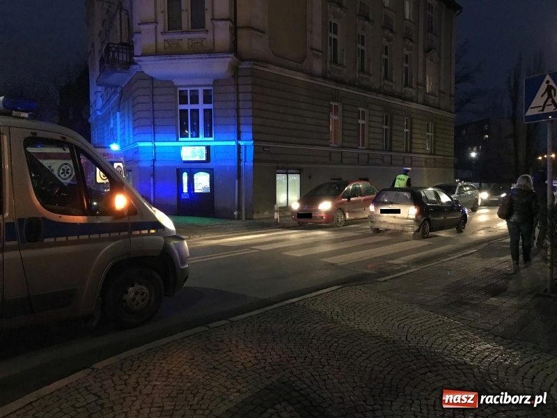 Zdjęcie w galerii na portalu naszraciborz.pl: Piątkowy wypadek na Podwalu. 82-latka z obrażeniami trafiła do szpitala wiadomości z regionu