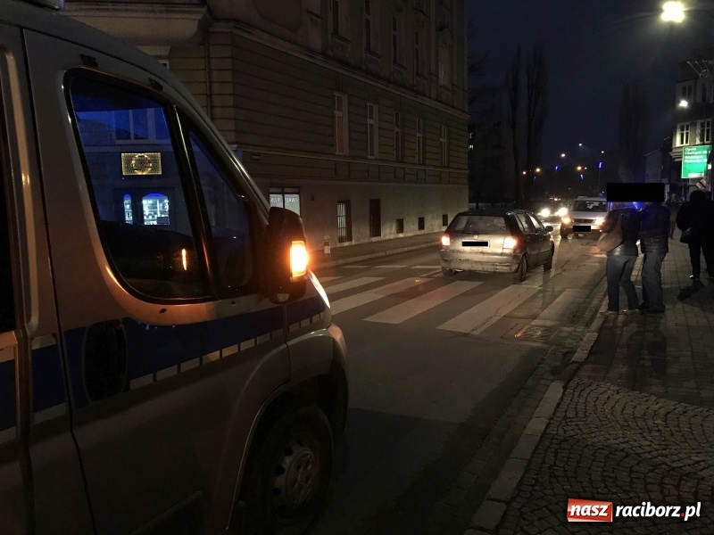 Zdjęcie w galerii na portalu naszraciborz.pl: Piątkowy wypadek na Podwalu. 82-latka z obrażeniami trafiła do szpitala wiadomości z regionu