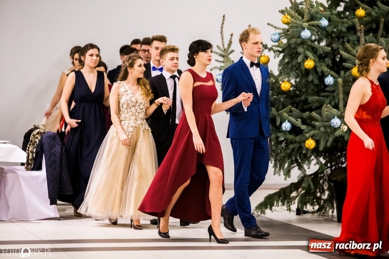 Zdjęcie w galerii na portalu naszraciborz.pl: Studniówki 2018. Pierwszego poloneza zatańczyli maturzyści ZSOMS FOTO i WIDEO wiadomości z regionu