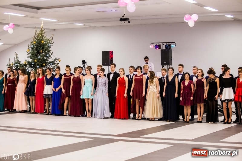 Zdjęcie w galerii na portalu naszraciborz.pl: Studniówki 2018. Pierwszego poloneza zatańczyli maturzyści ZSOMS FOTO i WIDEO wiadomości z regionu