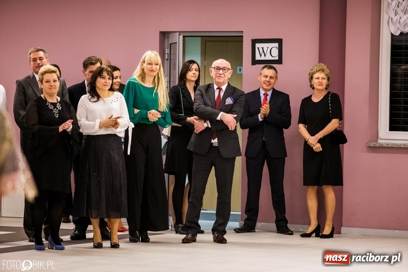 Zdjęcie w galerii na portalu naszraciborz.pl: Studniówki 2018. Pierwszego poloneza zatańczyli maturzyści ZSOMS FOTO i WIDEO wiadomości z regionu