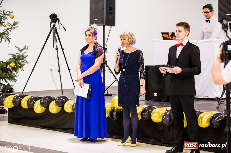 Zdjęcie w galerii na portalu naszraciborz.pl: Studniówki 2018. Pierwszego poloneza zatańczyli maturzyści ZSOMS FOTO i WIDEO wiadomości z regionu