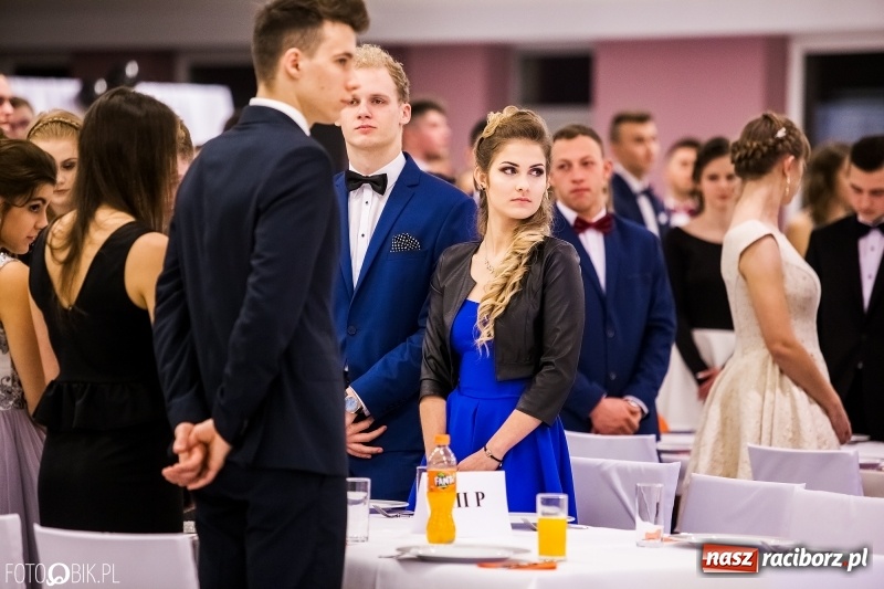 Zdjęcie w galerii na portalu naszraciborz.pl: Studniówki 2018. Pierwszego poloneza zatańczyli maturzyści ZSOMS FOTO i WIDEO wiadomości z regionu