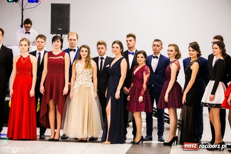 Zdjęcie w galerii na portalu naszraciborz.pl: Studniówki 2018. Pierwszego poloneza zatańczyli maturzyści ZSOMS FOTO i WIDEO wiadomości z regionu
