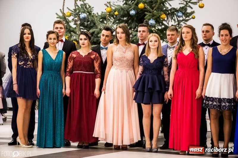 Zdjęcie w galerii na portalu naszraciborz.pl: Studniówki 2018. Pierwszego poloneza zatańczyli maturzyści ZSOMS FOTO i WIDEO wiadomości z regionu