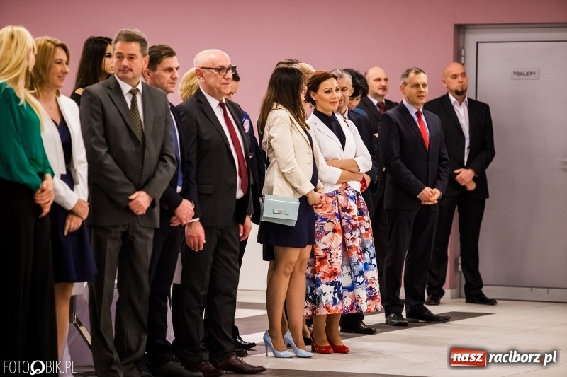 Zdjęcie w galerii na portalu naszraciborz.pl: Studniówki 2018. Pierwszego poloneza zatańczyli maturzyści ZSOMS FOTO i WIDEO wiadomości z regionu