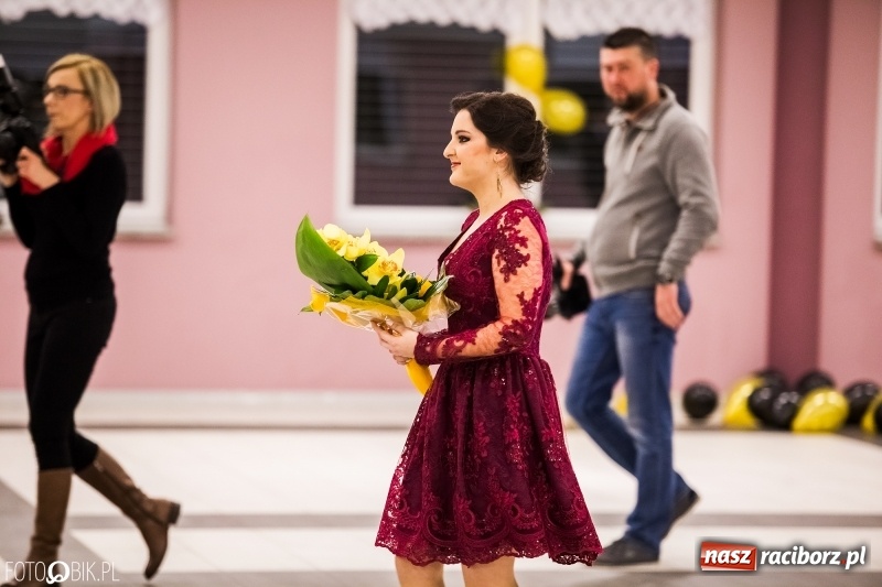 Zdjęcie w galerii na portalu naszraciborz.pl: Studniówki 2018. Pierwszego poloneza zatańczyli maturzyści ZSOMS FOTO i WIDEO wiadomości z regionu