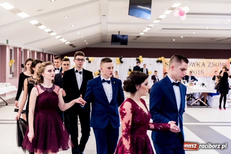 Zdjęcie w galerii na portalu naszraciborz.pl: Studniówki 2018. Pierwszego poloneza zatańczyli maturzyści ZSOMS FOTO i WIDEO wiadomości z regionu