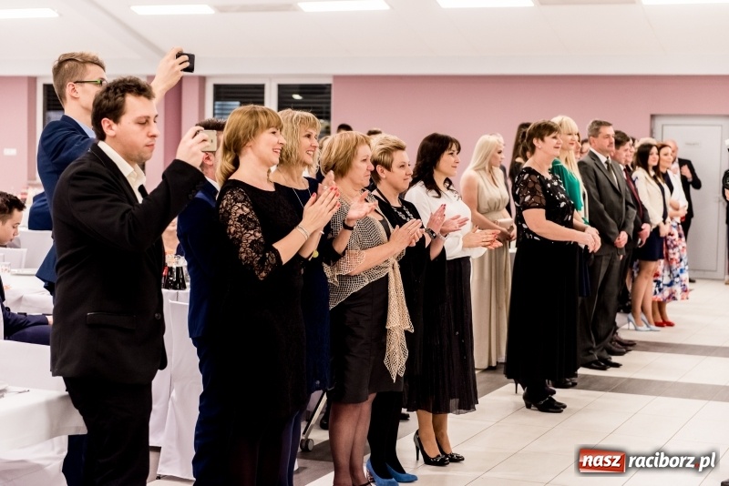 Zdjęcie w galerii na portalu naszraciborz.pl: Studniówki 2018. Pierwszego poloneza zatańczyli maturzyści ZSOMS FOTO i WIDEO wiadomości z regionu