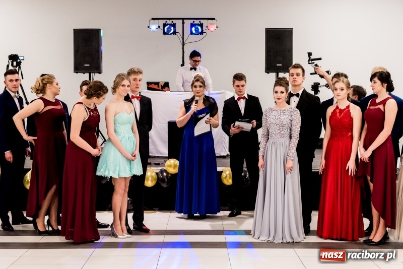 Zdjęcie w galerii na portalu naszraciborz.pl: Studniówki 2018. Pierwszego poloneza zatańczyli maturzyści ZSOMS FOTO i WIDEO wiadomości z regionu