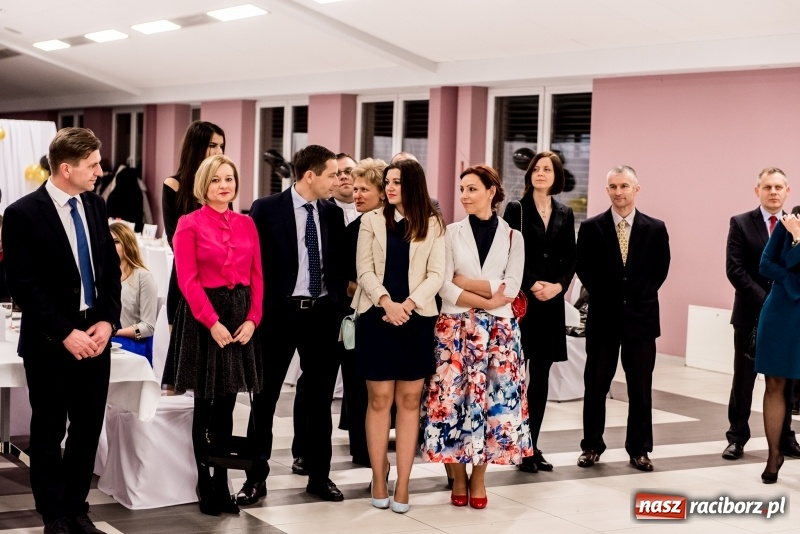 Zdjęcie w galerii na portalu naszraciborz.pl: Studniówki 2018. Pierwszego poloneza zatańczyli maturzyści ZSOMS FOTO i WIDEO wiadomości z regionu