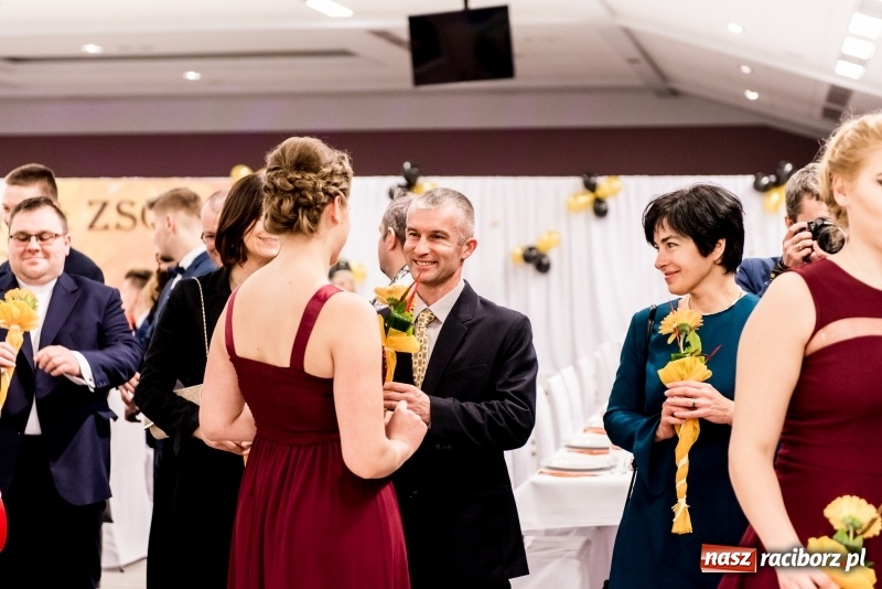 Zdjęcie w galerii na portalu naszraciborz.pl: Studniówki 2018. Pierwszego poloneza zatańczyli maturzyści ZSOMS FOTO i WIDEO wiadomości z regionu