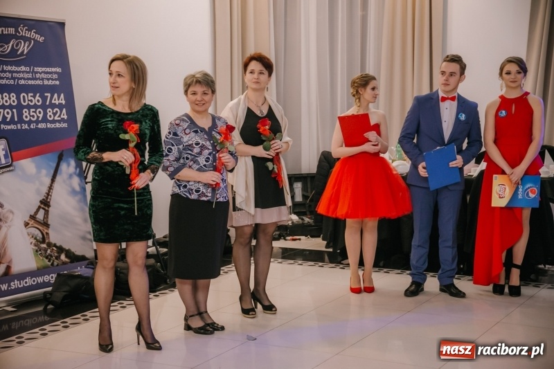 Zdjęcie w galerii na portalu naszraciborz.pl: Gastronomik na balu maturalnym w Rogowie  wiadomości z regionu