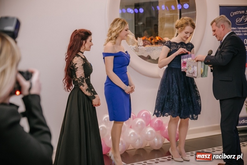 Zdjęcie w galerii na portalu naszraciborz.pl: Gastronomik na balu maturalnym w Rogowie  wiadomości z regionu