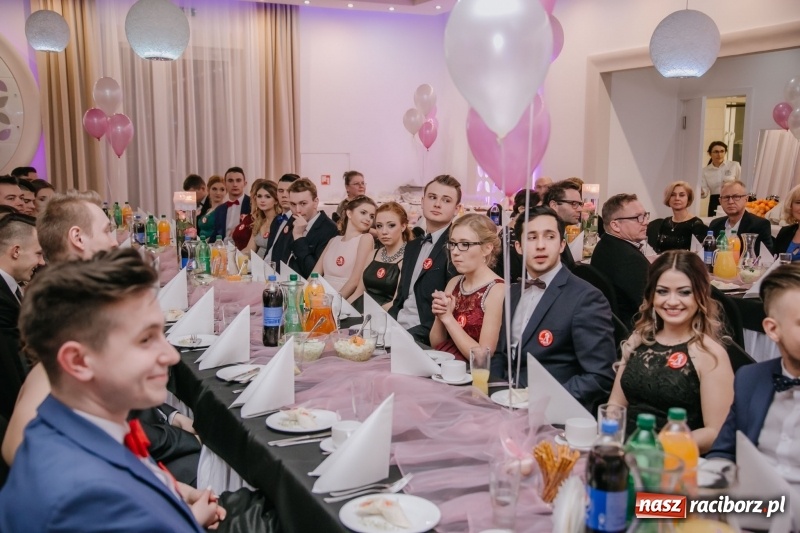 Zdjęcie w galerii na portalu naszraciborz.pl: Gastronomik na balu maturalnym w Rogowie  wiadomości z regionu