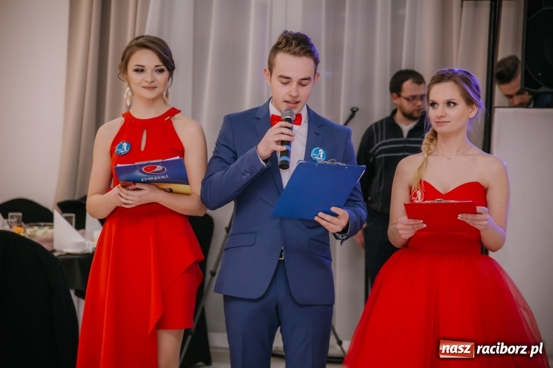 Zdjęcie w galerii na portalu naszraciborz.pl: Gastronomik na balu maturalnym w Rogowie  wiadomości z regionu