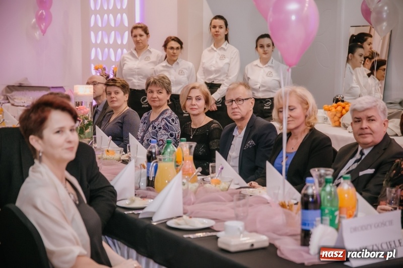 Zdjęcie w galerii na portalu naszraciborz.pl: Gastronomik na balu maturalnym w Rogowie  wiadomości z regionu