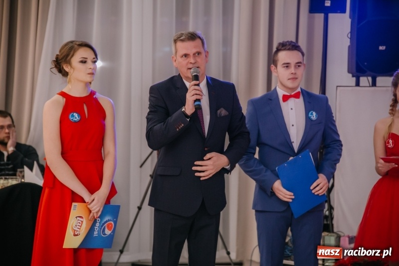 Zdjęcie w galerii na portalu naszraciborz.pl: Gastronomik na balu maturalnym w Rogowie  wiadomości z regionu