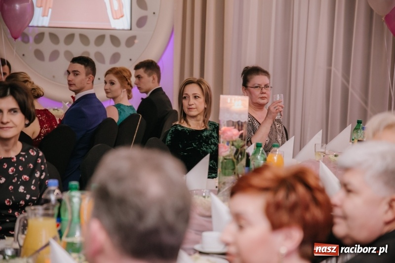 Zdjęcie w galerii na portalu naszraciborz.pl: Gastronomik na balu maturalnym w Rogowie  wiadomości z regionu