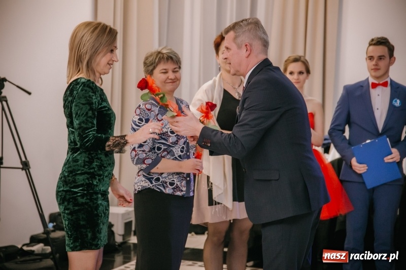 Zdjęcie w galerii na portalu naszraciborz.pl: Gastronomik na balu maturalnym w Rogowie  wiadomości z regionu