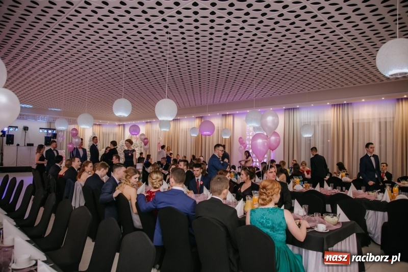 Zdjęcie w galerii na portalu naszraciborz.pl: Gastronomik na balu maturalnym w Rogowie  wiadomości z regionu
