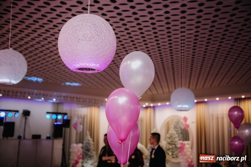 Zdjęcie w galerii na portalu naszraciborz.pl: Gastronomik na balu maturalnym w Rogowie  wiadomości z regionu