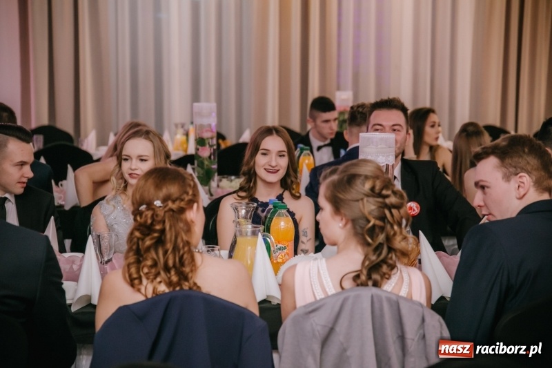 Zdjęcie w galerii na portalu naszraciborz.pl: Gastronomik na balu maturalnym w Rogowie  wiadomości z regionu
