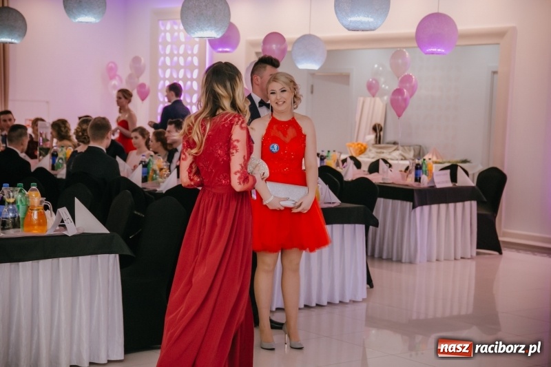 Zdjęcie w galerii na portalu naszraciborz.pl: Gastronomik na balu maturalnym w Rogowie  wiadomości z regionu