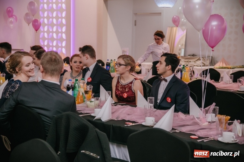 Zdjęcie w galerii na portalu naszraciborz.pl: Gastronomik na balu maturalnym w Rogowie  wiadomości z regionu