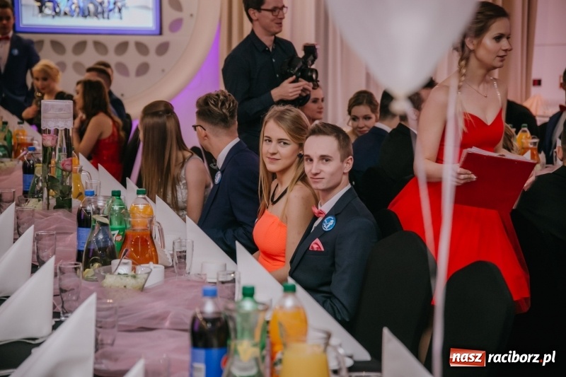 Zdjęcie w galerii na portalu naszraciborz.pl: Gastronomik na balu maturalnym w Rogowie  wiadomości z regionu