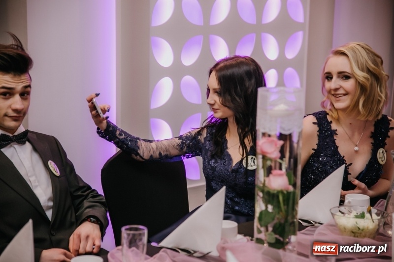 Zdjęcie w galerii na portalu naszraciborz.pl: Gastronomik na balu maturalnym w Rogowie  wiadomości z regionu