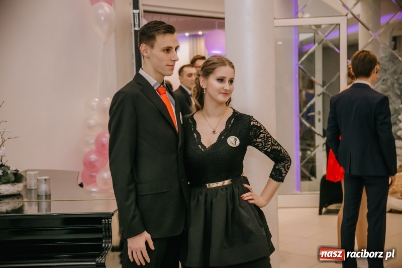 Zdjęcie w galerii na portalu naszraciborz.pl: Gastronomik na balu maturalnym w Rogowie  wiadomości z regionu