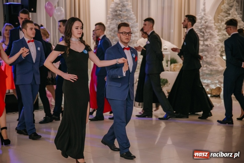Zdjęcie w galerii na portalu naszraciborz.pl: Gastronomik na balu maturalnym w Rogowie  wiadomości z regionu