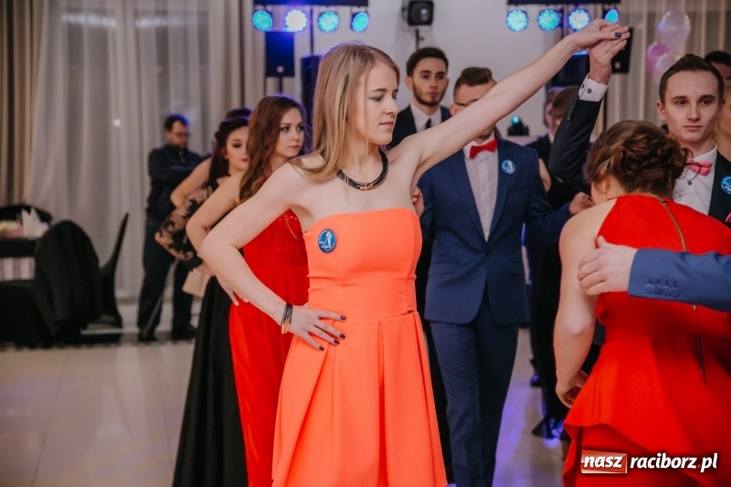 Zdjęcie w galerii na portalu naszraciborz.pl: Gastronomik na balu maturalnym w Rogowie  wiadomości z regionu