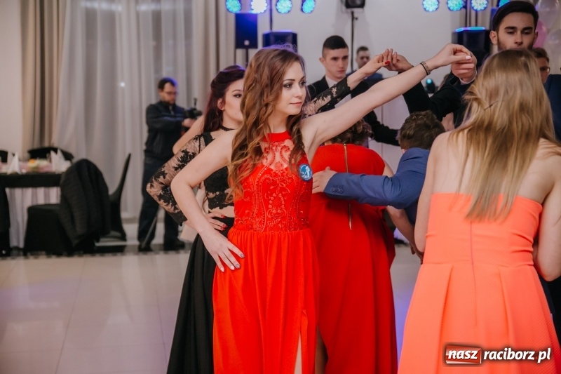 Zdjęcie w galerii na portalu naszraciborz.pl: Gastronomik na balu maturalnym w Rogowie  wiadomości z regionu