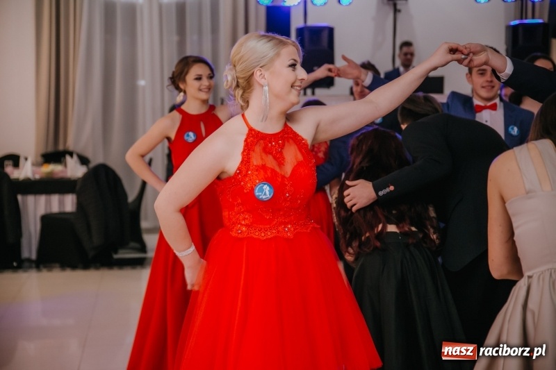 Zdjęcie w galerii na portalu naszraciborz.pl: Gastronomik na balu maturalnym w Rogowie  wiadomości z regionu