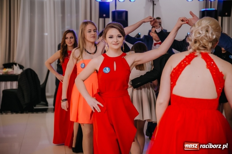 Zdjęcie w galerii na portalu naszraciborz.pl: Gastronomik na balu maturalnym w Rogowie  wiadomości z regionu