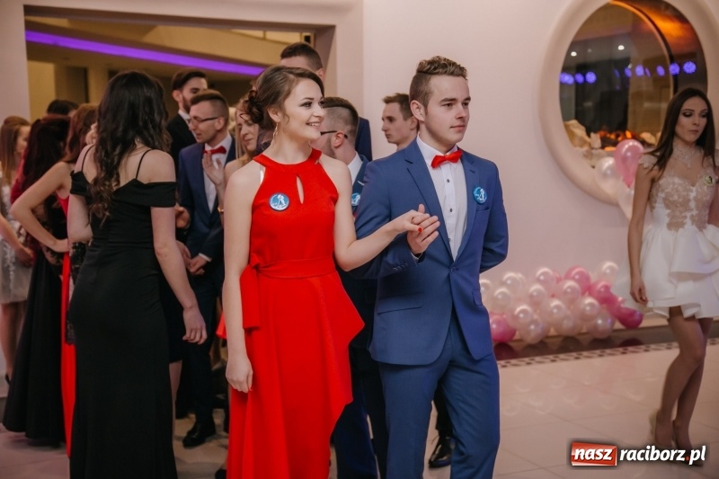 Zdjęcie w galerii na portalu naszraciborz.pl: Gastronomik na balu maturalnym w Rogowie  wiadomości z regionu