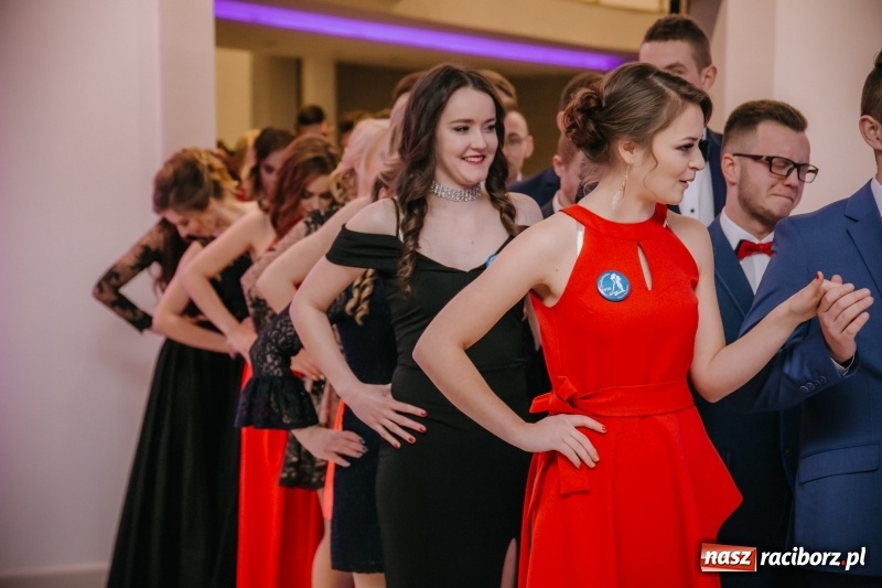 Zdjęcie w galerii na portalu naszraciborz.pl: Gastronomik na balu maturalnym w Rogowie  wiadomości z regionu