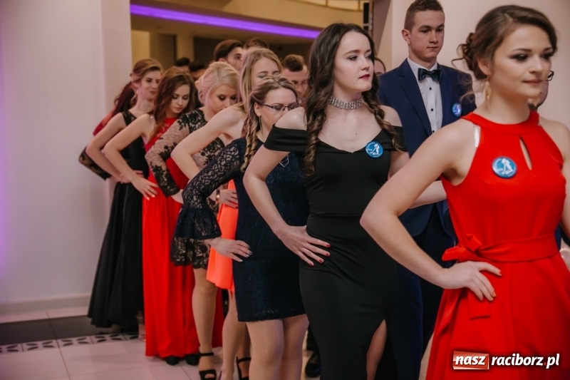 Zdjęcie w galerii na portalu naszraciborz.pl: Gastronomik na balu maturalnym w Rogowie  wiadomości z regionu