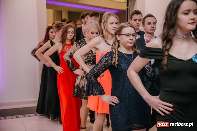 Zdjęcie w galerii na portalu naszraciborz.pl: Gastronomik na balu maturalnym w Rogowie  wiadomości z regionu